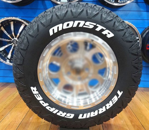 20x10 ハイラックス GUN125 XF OFFROAD XF222 20インチマッドタイヤ