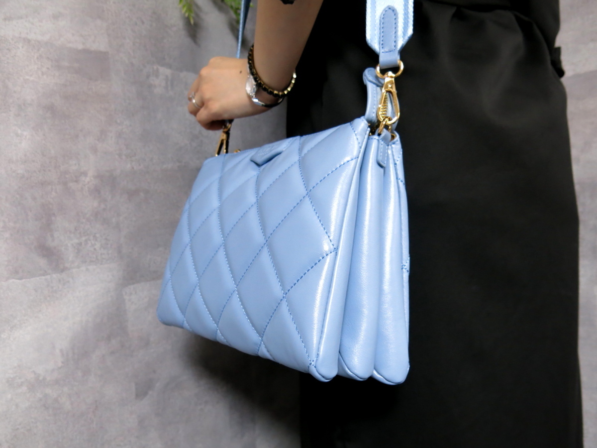 ○未使用○COCOCELUX GOLD○コンパートメント○ダイヤモンド レザー 本  