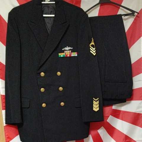 私物　海上自衛隊海曹冬制服 海上自衛隊 海曹冬制服 階級 海曹長 潜水艦徽章付き 防衛記念章7段