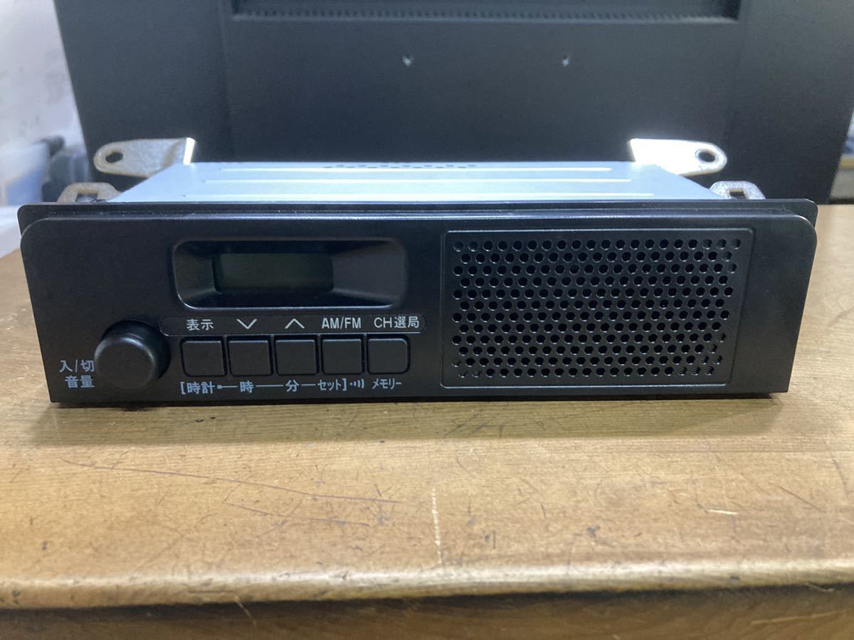 新車外し ダイハツ ハイゼット純正ラジオ AM/FM スピーカー内臓