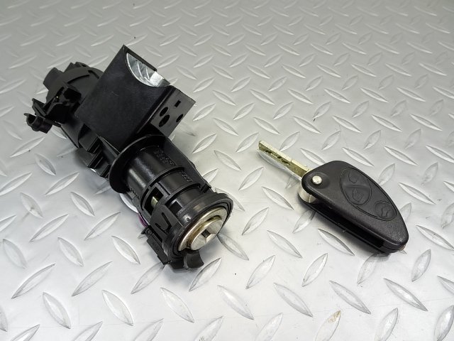  G/BQ12 Alfa-Romeo GT 2.0JTS GH-93720L アルファGT 2006y キーレスリモコンキー コラムキーシリンダー キーレスキー 鍵穴(アルファロメオ用)｜売買されたオークション情報、yahooの商品情報をアーカイブ アルファロメオ用