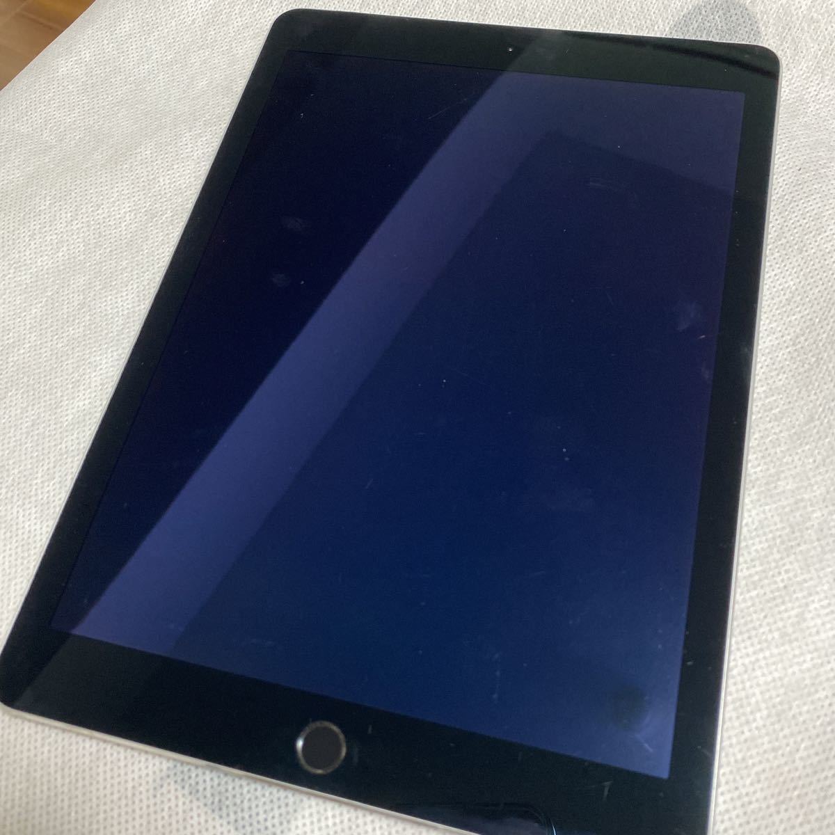 Air2 iPad シルバー Wi-Fi+Cellular Wi-Fiモデル 64GB 第2世代 32GB 