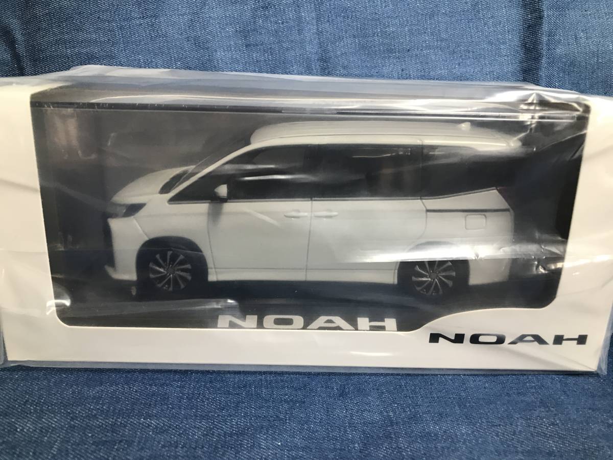 品質保証，高品質 1/30 トヨタ ノア NOAH 2022年 最新 新型 カラーサンプル ミニカー ホワイトパール 070 白 非売品 ケース付き(乗用車)｜売買されたオークション情報、yahooの商品情報をアーカイブ公開 - オークフ 乗用車