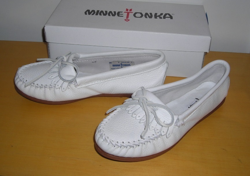 新品☆ミネトンカの高級鹿皮本革製のモカシン☆白☆US6