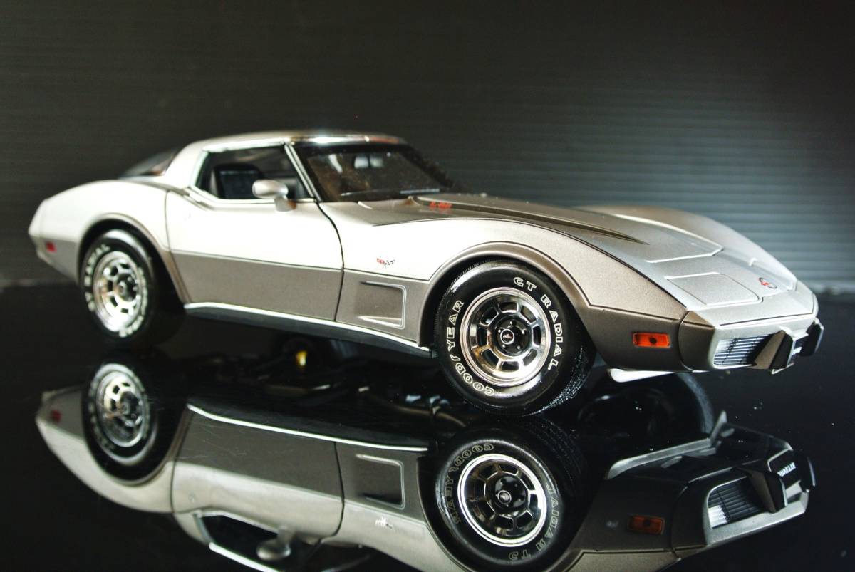 稀少モデル UT MODELS 1/18 Classic Cllection CHEVROLET Corvette25