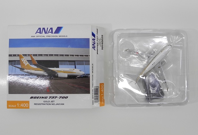 全日空商事 1/400「ANA ボーイング 737-700 ゴールドジェット」ダイ  