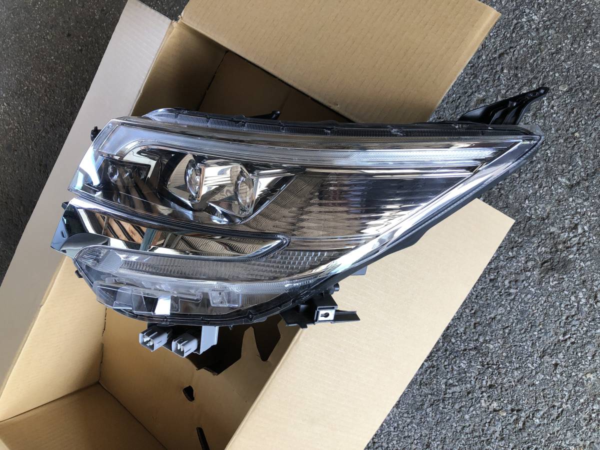 良品/エスクァイア ZRR80G ZWR80G 後期 純正 左 ヘッドライト ヘッドランプ LH LED 81170-28G80 81150-28G80 助手席 ICHIKOH 28-241 打刻 F