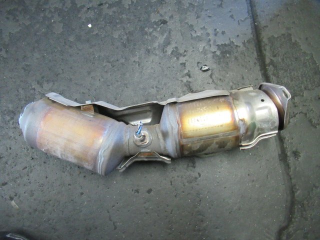 触媒 トヨタ プリウス ZVW30 2ZR TB2 GP2 素材用触媒