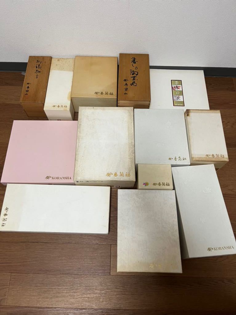 香蘭社 | 食器 茶器 有田焼香蘭社 和食器リサイクル通販ショップ 急須 湯呑 &frasl;皿鉢急須湯呑茶器 うつわ お湯飲み 器 おまとめ 有田焼 小鳥の詩・茶の間揃 湯呑みセット（ブランド香蘭社）（茶道具・湯呑・急須