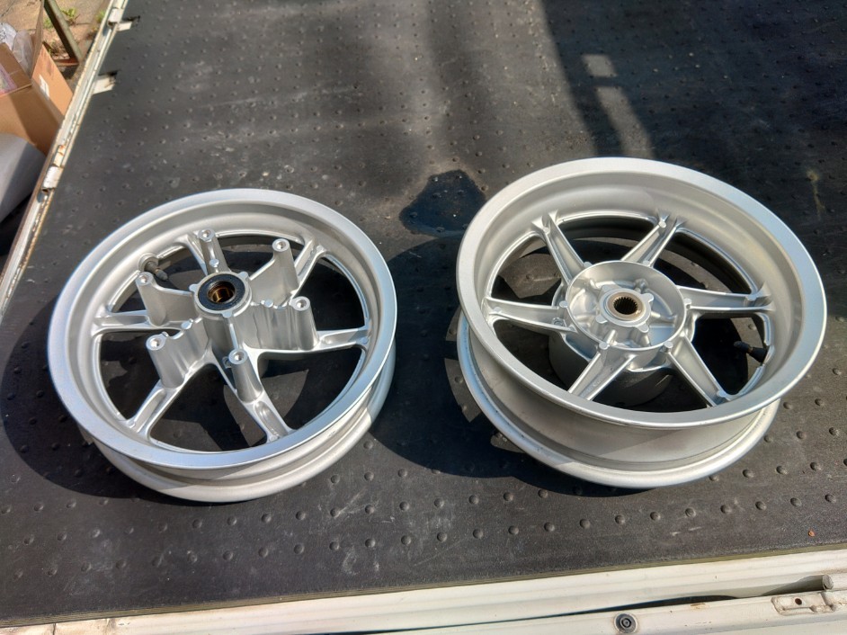 送料無料，人気 フォルツァ前後ホイール 新車時取り外し MF10 純正ホイールセット 13&times;2.75 13&times;4.00 ホンダ HONDA(セット)｜売買されたオークション情報、yahooの商品情報をアーカイブ公開 - オークファン ホンダ用