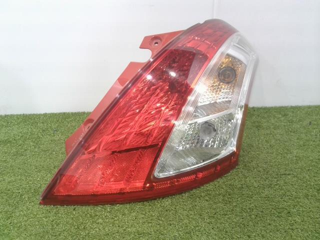 スイフト DBA-ZC72S 2026年最新Yahoo!オークション 右テールランプ 左