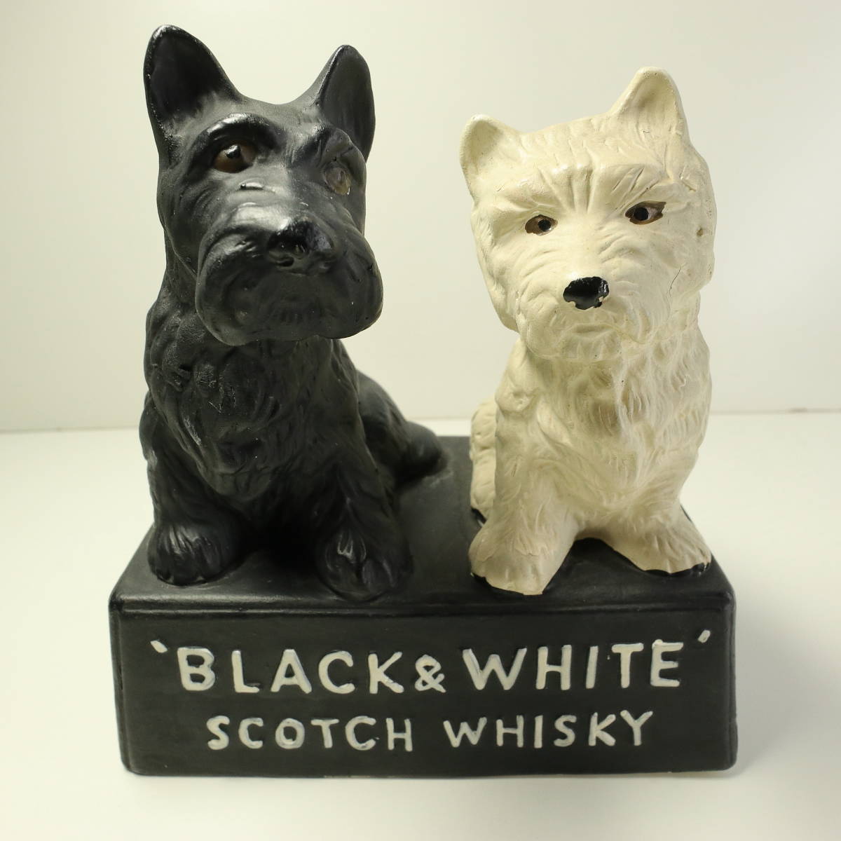 BUCHANAN&rsquo;S BLACK&WHITE SCOTCH WHISKY 黒犬白犬 陶器製 置き物 BAR飾り オブジェ スコッチウイスキー ビンテージ レトロ(その他)｜売買されたオークション情報、yahooの商品情報をアーカイブ公開 その他