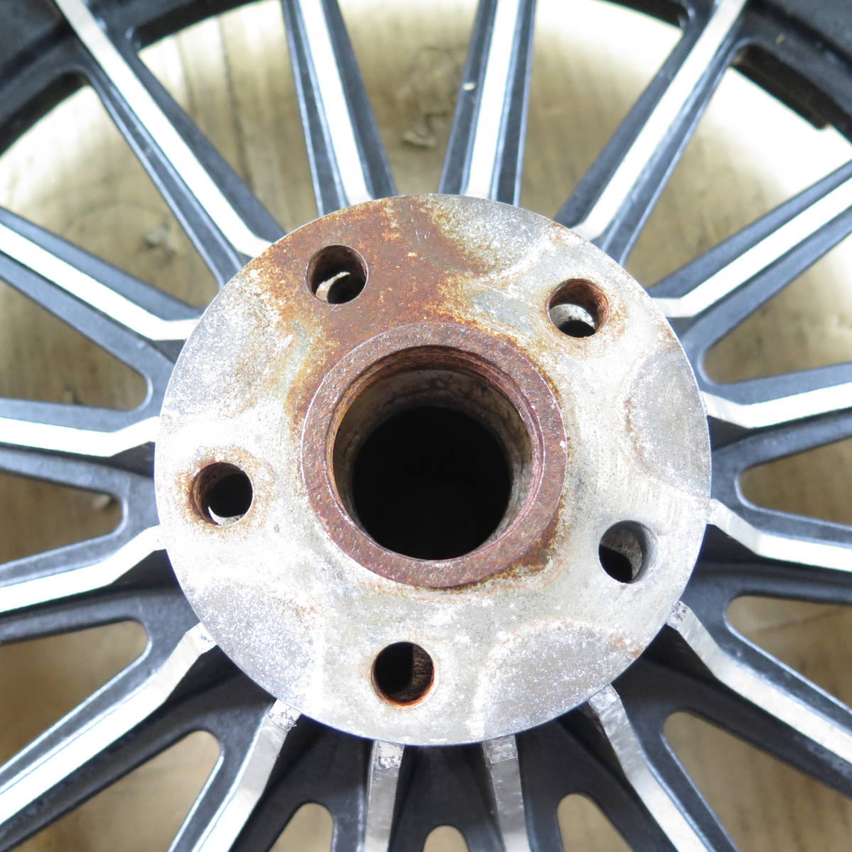 ハーレー純正 ショベル キャストホイール P.N.41121-79 T16x3.00D 