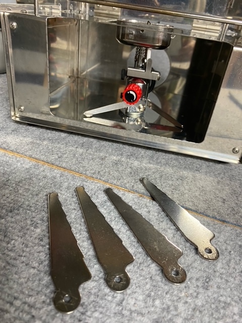 | オートキャンプ│少人数ファミリー for CB缶のシングルバーナー考 シングルバーナー DIY冷え冷えカセットボンベ（CB缶）は自作ウォーマーでパワーアップ CB缶シングルバーナー＆ブースター カセットボンベ（ガス缶）のカバーを自作しよう型紙不要 カセットボンベ ガスコンロ 折りたたみ式 カセット アウトドアおやじが100回使ったギアvol.2バーナー沼には気をつけろ - シングルバーナー＆イワタニカセットコンロ アウトドア＆自作
