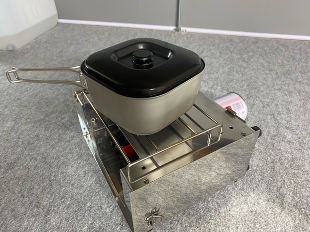 | オートキャンプ│少人数ファミリー for CB缶のシングルバーナー考 シングルバーナー DIY冷え冷えカセットボンベ（CB缶）は自作ウォーマーでパワーアップ CB缶シングルバーナー＆ブースター カセットボンベ（ガス缶）のカバーを自作しよう型紙不要 カセットボンベ ガスコンロ 折りたたみ式 カセット アウトドアおやじが100回使ったギアvol.2バーナー沼には気をつけろ - シングルバーナー＆イワタニカセットコンロ アウトドア＆自作