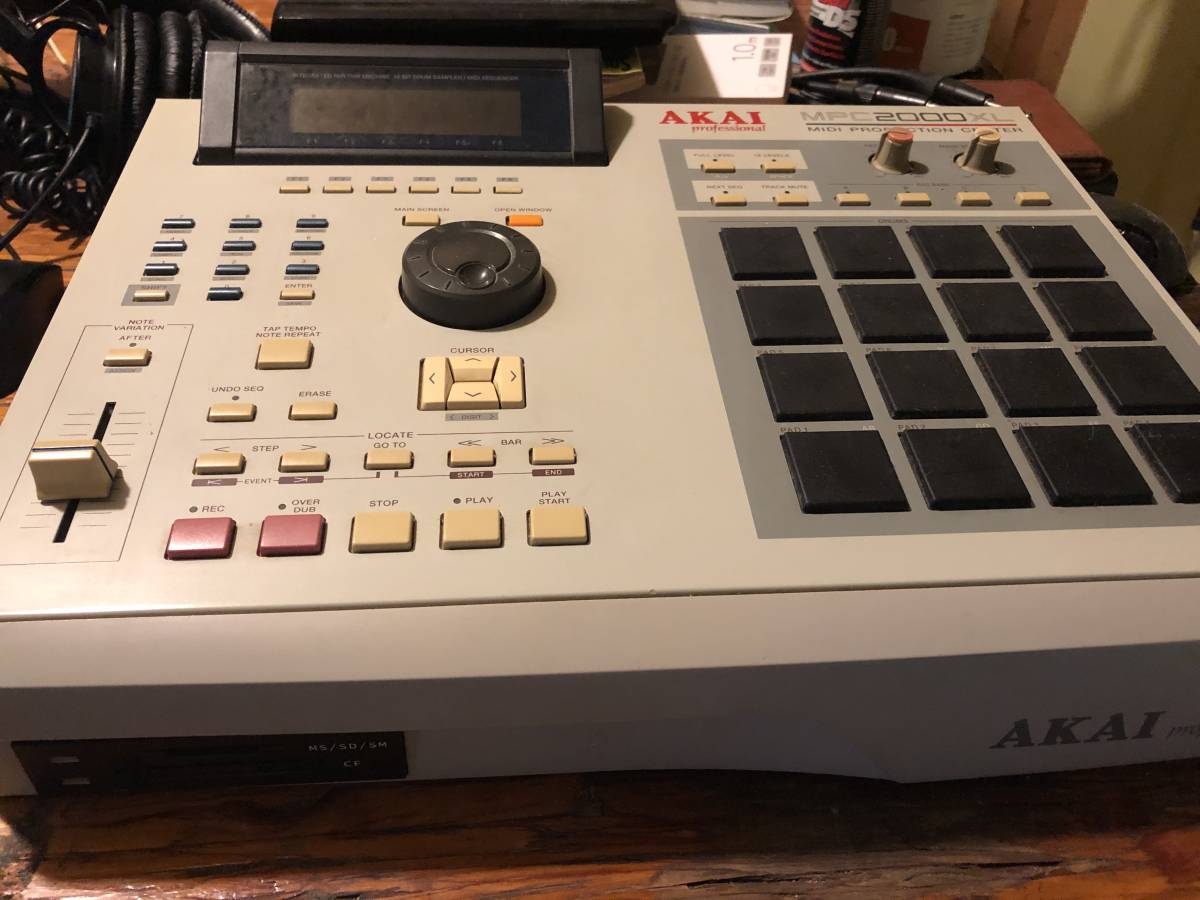 AKAI MPC 2000XL 8パラアウト SD CF搭載 PAD交換済み(サンプラー 