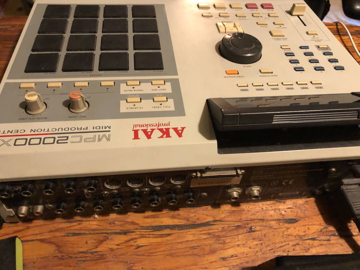 AKAI MPC 2000XL 8パラアウト SD CF搭載 PAD交換済み(サンプラー 
