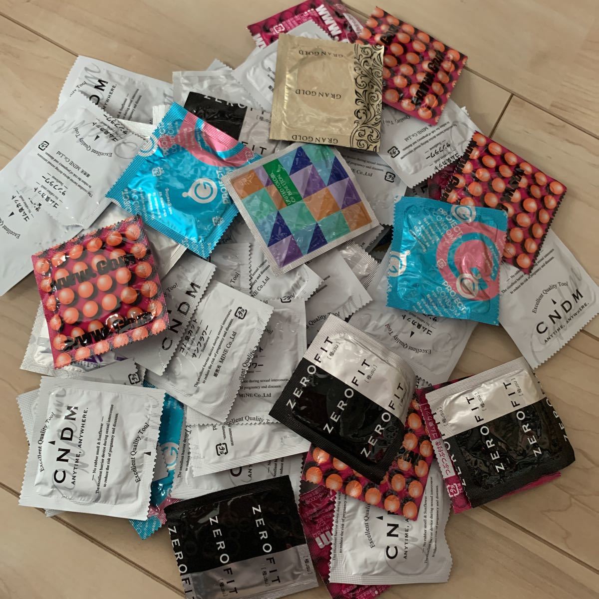 50個 コンドーム 男性用コンドーム こんどーむ 0 01シンフィールヒアルロン酸ラテックスコンドーム ゼロセンスウルトラシンフィール 非常に安全な長持ち 超薄型メンズ 人気 ランキング ヒアルロン酸潤滑剤 初回限定