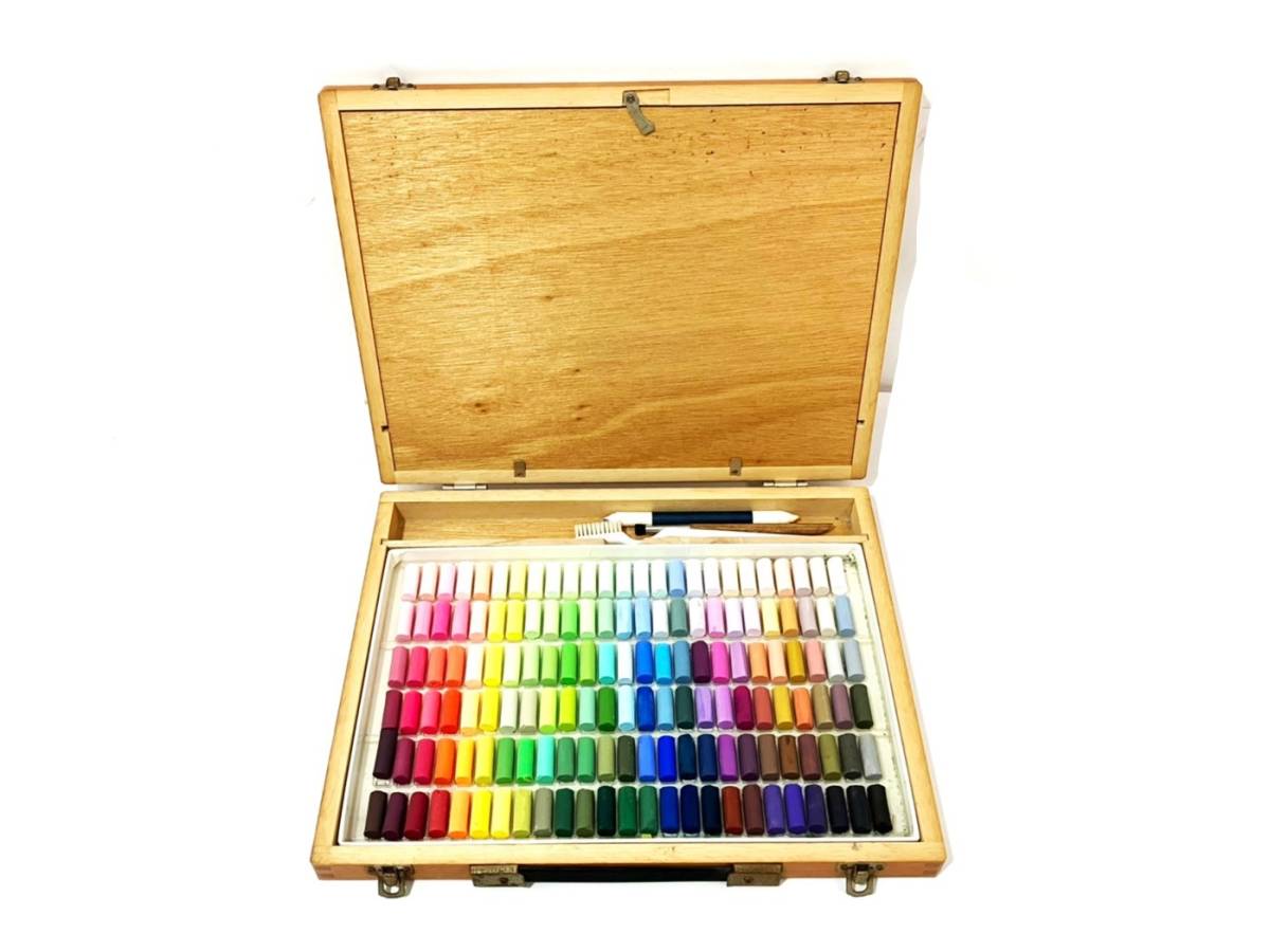 アート用品 Holbein Soft Pastels 150色 木製ケース