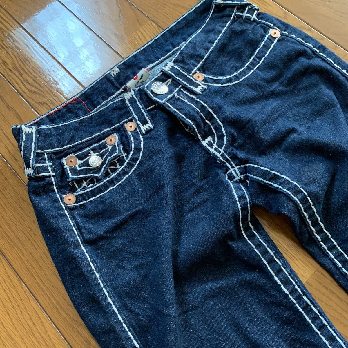 TRUE RELIGION トゥルーレリジョン 白ステッチのジーンズ28 トゥルー