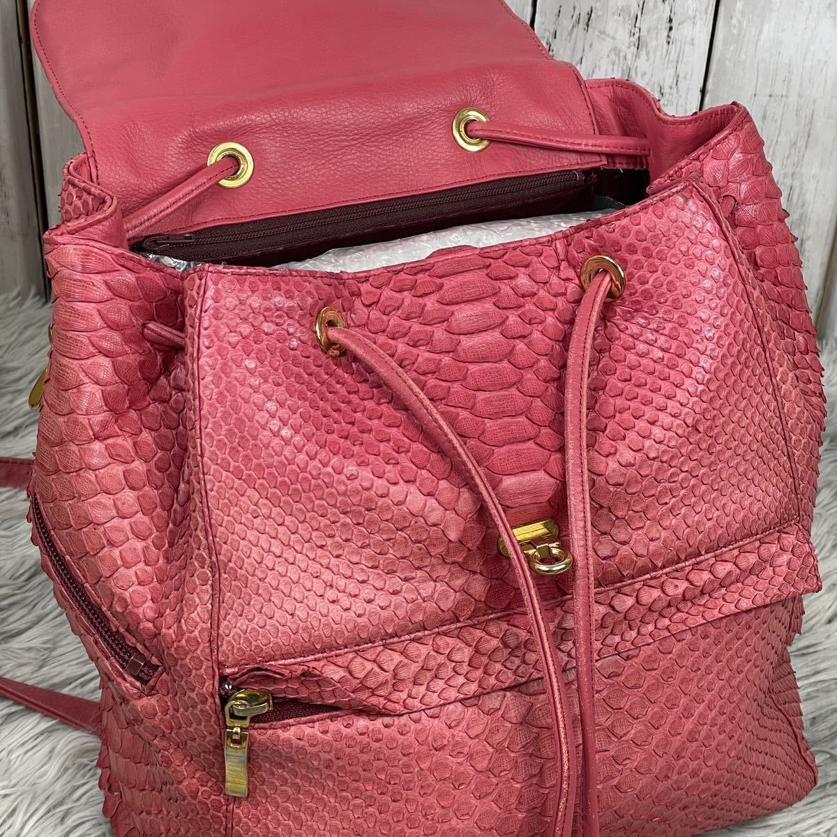 週末価格　美品⭐️JRA認定⭐️リアル パイソン ヘビ革 リュック ○定価30万 JRA認定○ 1円スタート PYTHON パイソン ヘビ革