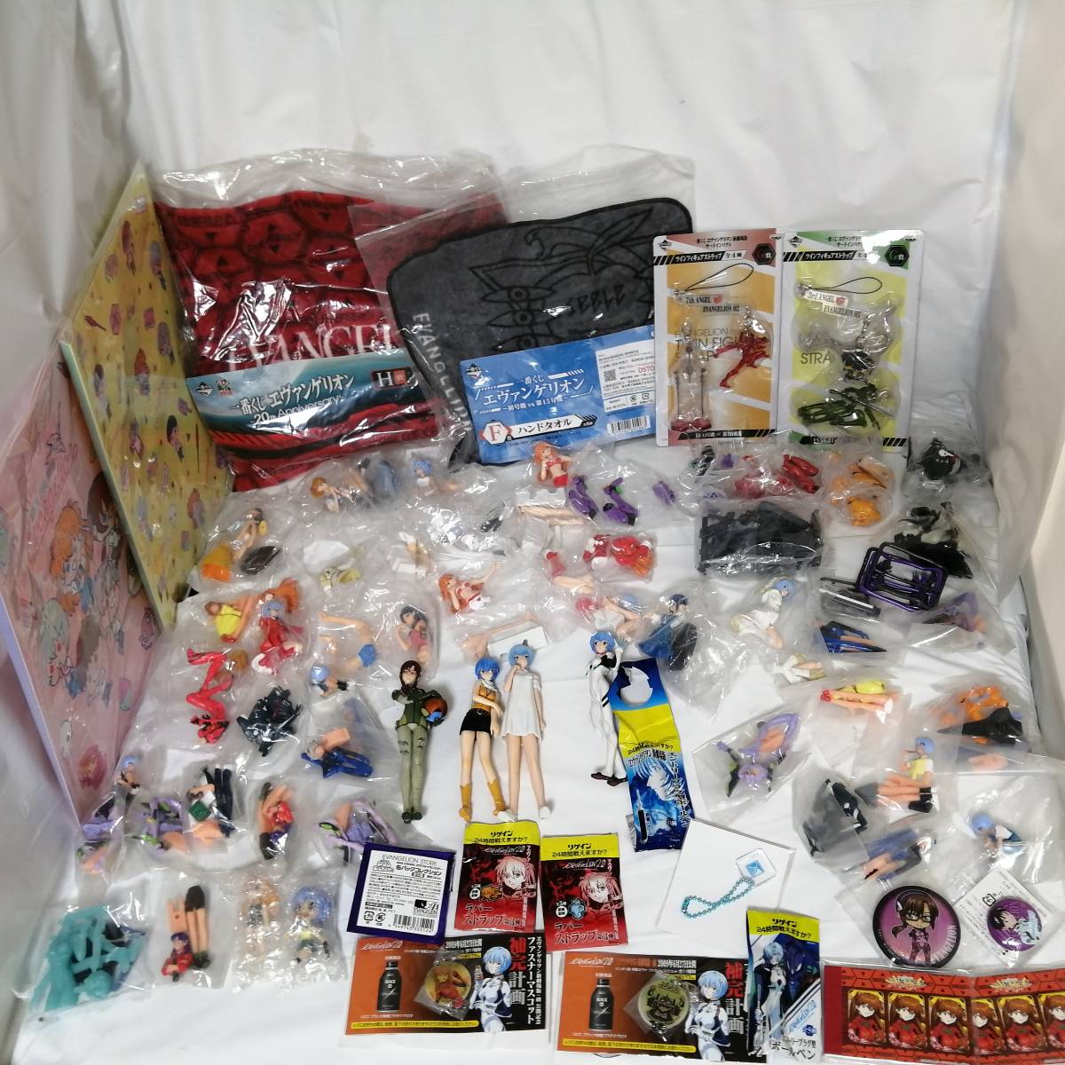送料込み】08☆エヴァンゲリオン・エヴァ グッズ大量130点+カード類 