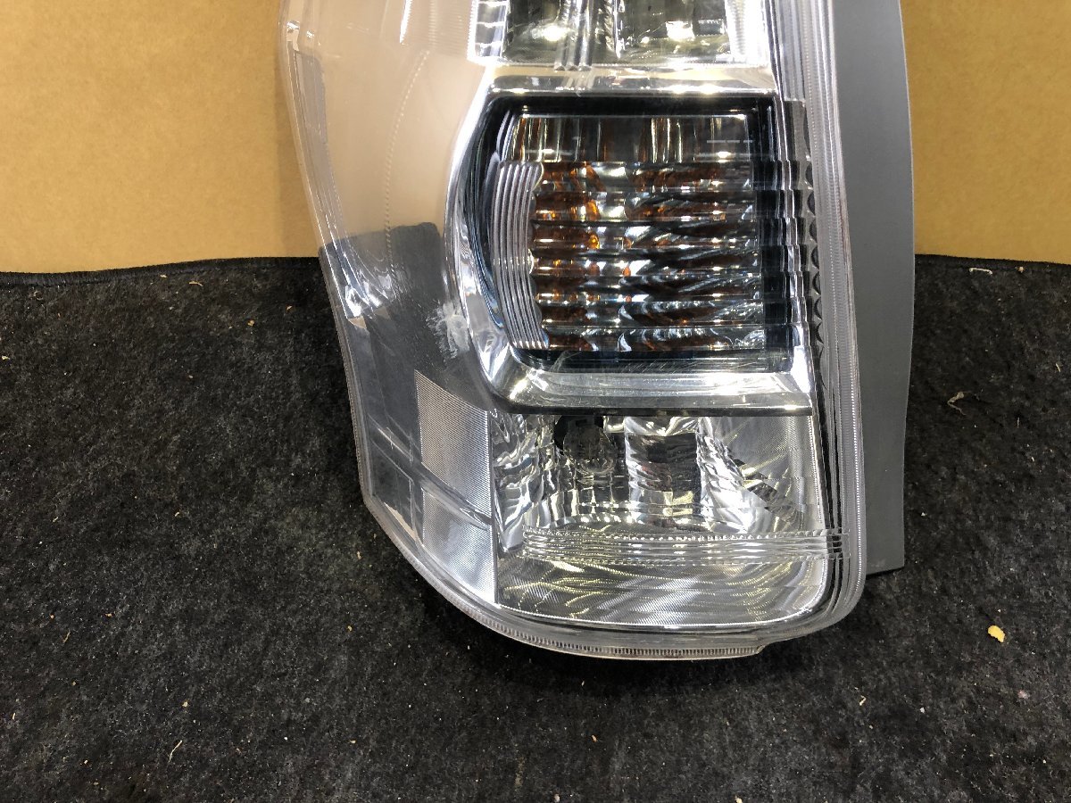 プリウスα ZVW41 左テールランプ STANLEY 47-46