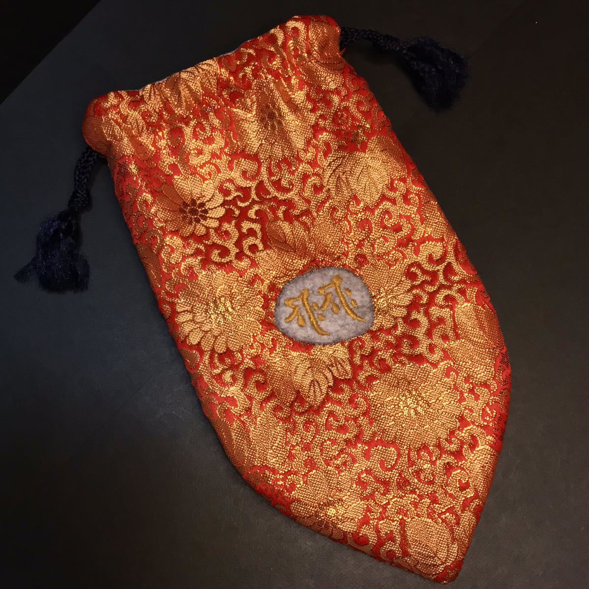 ☆新品 送料無料☆ 蓮の花弁の形をした数珠入れ 金蘭 仏花唐草 ☆ 大聖歓喜天の数珠袋 数珠ケース 数珠ポーチ　小物入れにも　呪術