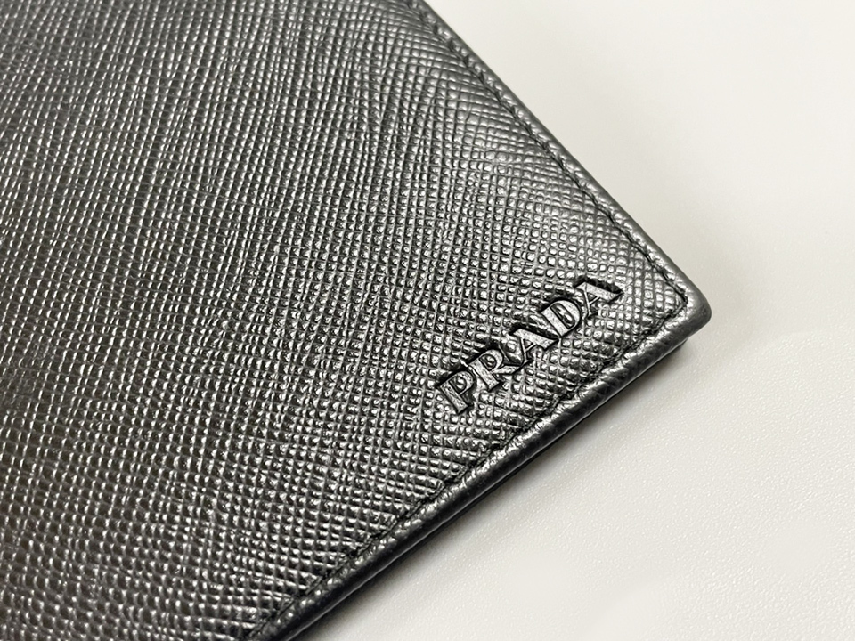 PRADA プラダ マネークリップ 財布 カードケース お札入れ 二つ折り