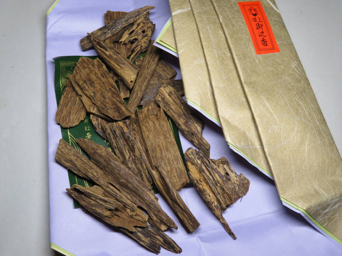 定番，低価】 極品伽羅 緑油 刻み 香木 六国五味 8.42g ＊香道 茶道 お