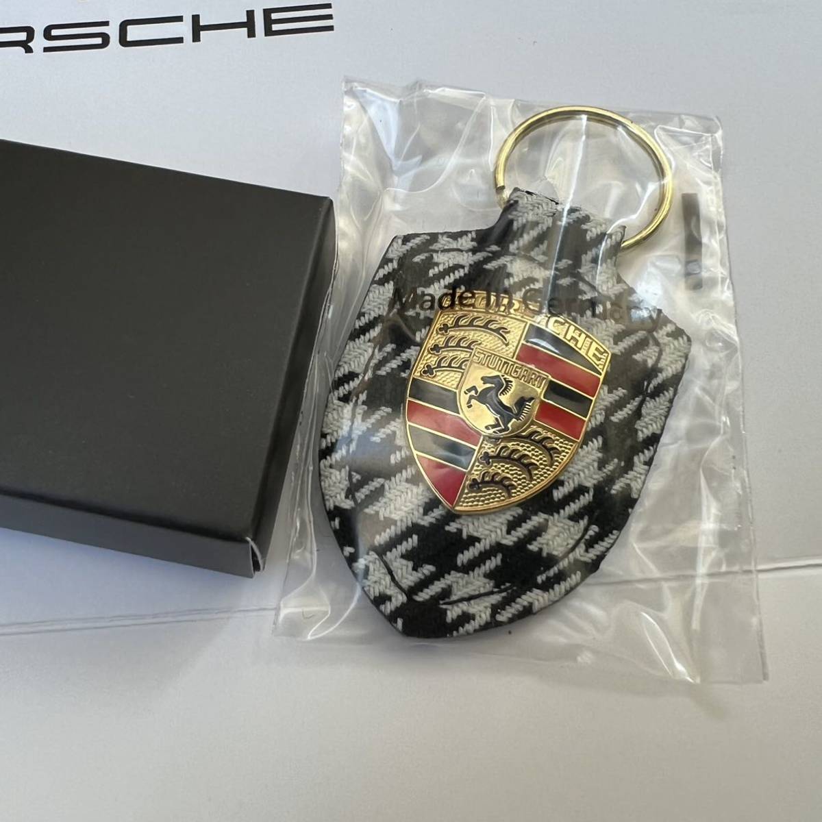 即完売!! 限定品 ポルシェ Porsche正規 キーリング ペピタ柄 ペピータ 