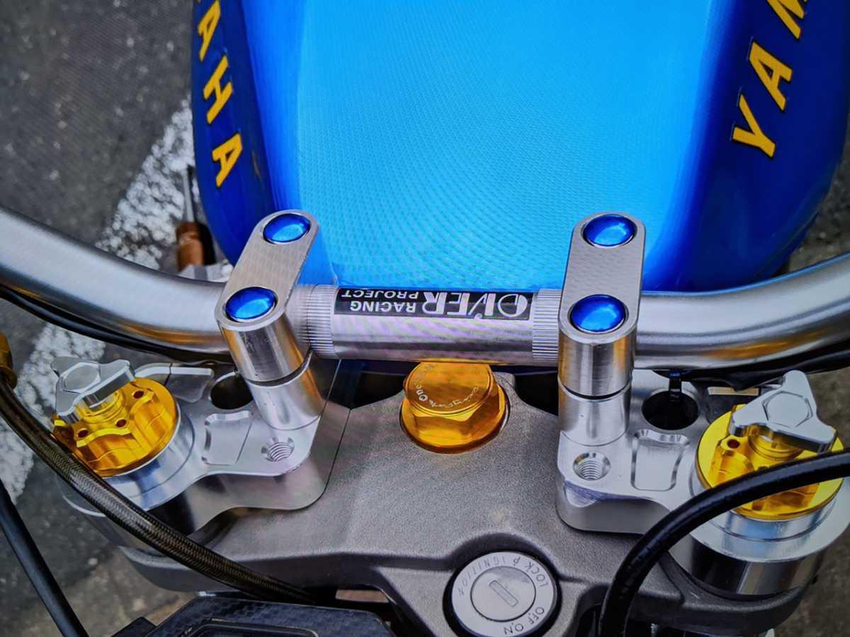 当方、R1-Zにて使用〜運転姿勢も楽ちんでルックスもGOOD、38径は 