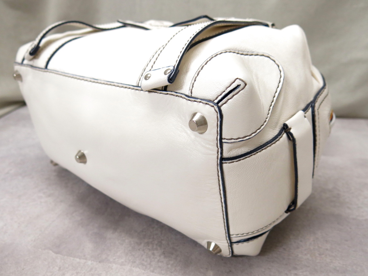 ○超美品○Chloe クロエ○パッツィ○スタッズロゴ○レザー 本革 