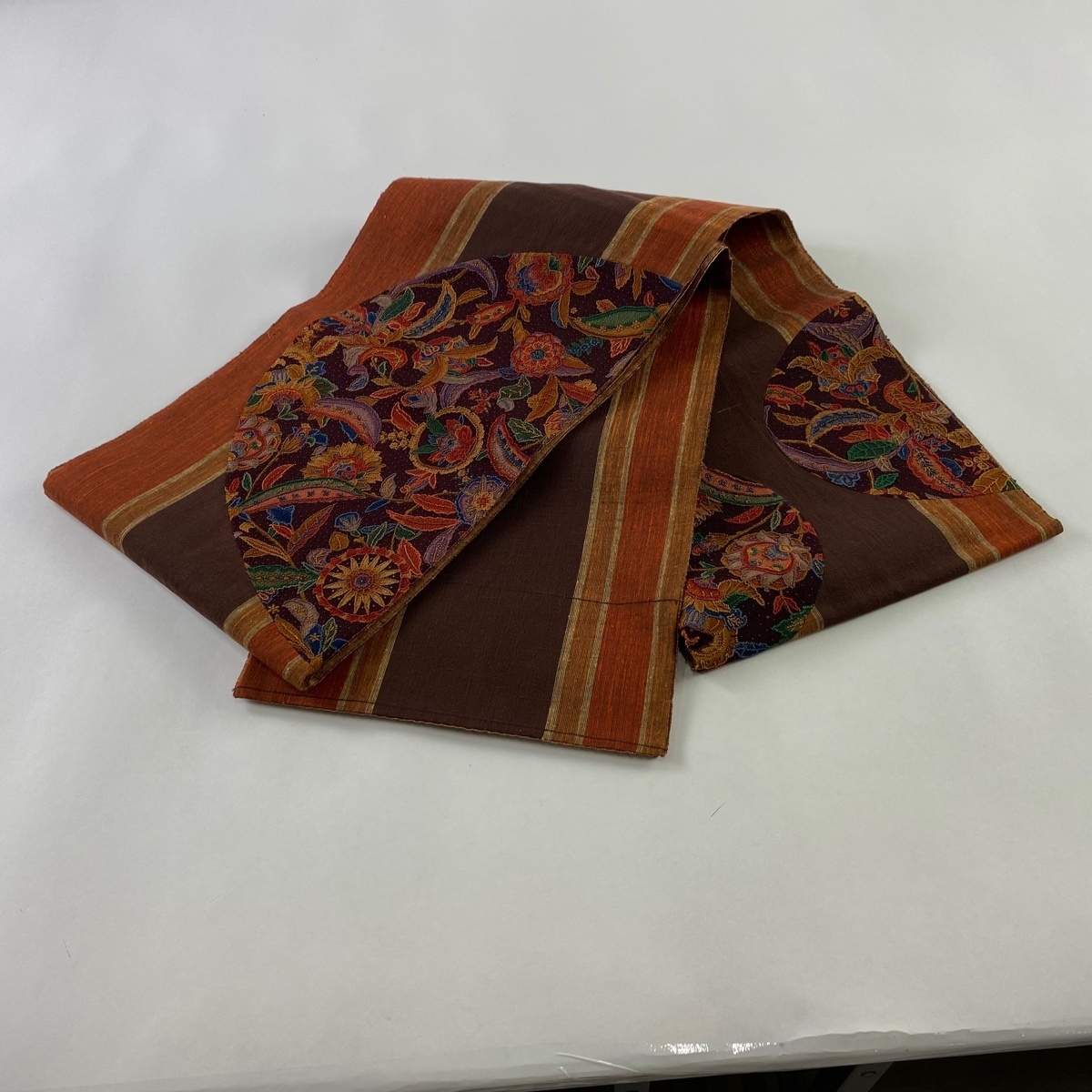 袋帯 お太鼓柄 秀品 紬地 草花 刺繍 正絹 中古 美品 山吹茶色 正絹｜中古・古着 焦茶色 薄茶色 茶色 名品 緑