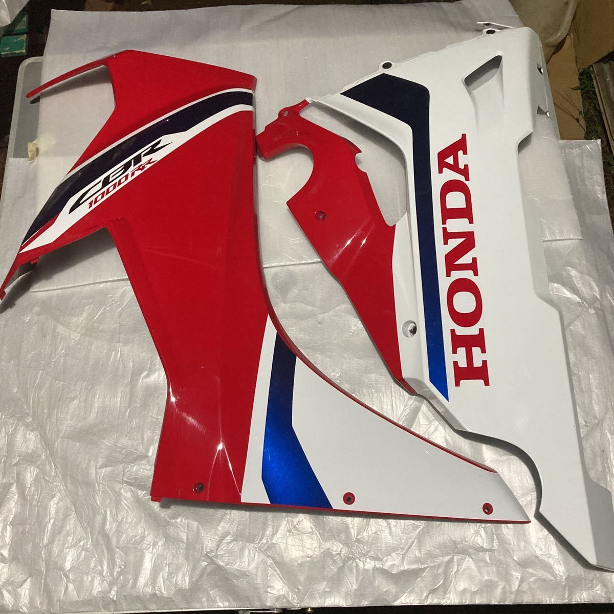 ホンダCBR1000RR SP sc37 中古前カウル右側2点セット(´∀｀)お探しの