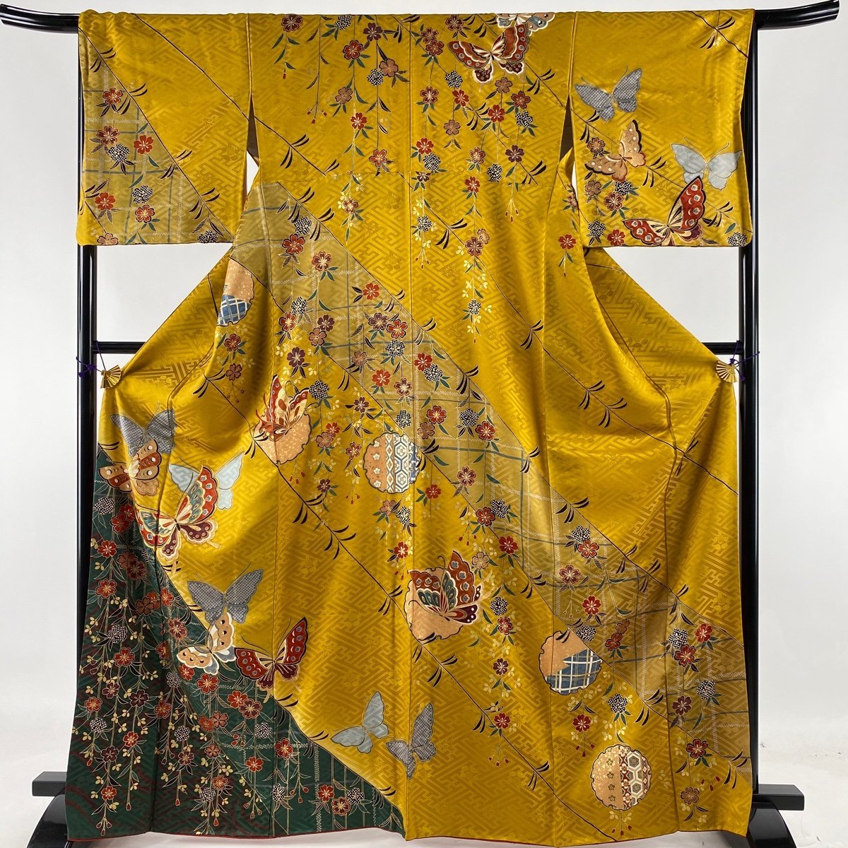  競ナビ 訪問着 秀品 蝶 枝垂れ桜 金糸 金彩 黄土色 袷 167.5cm 67.5cm L 正絹(仕立て上がり)｜売買されたオークション情報、yahooの商品情報をアーカイブ公開 - オークファン 仕立て上がり