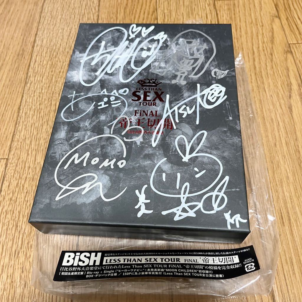 BiSH LESS THAN SEX TOUR FiNAL メンバー直筆サイン BiSH / 初回限定版 Blu-ray メンバー全員直筆サイン入りLess Than SEX