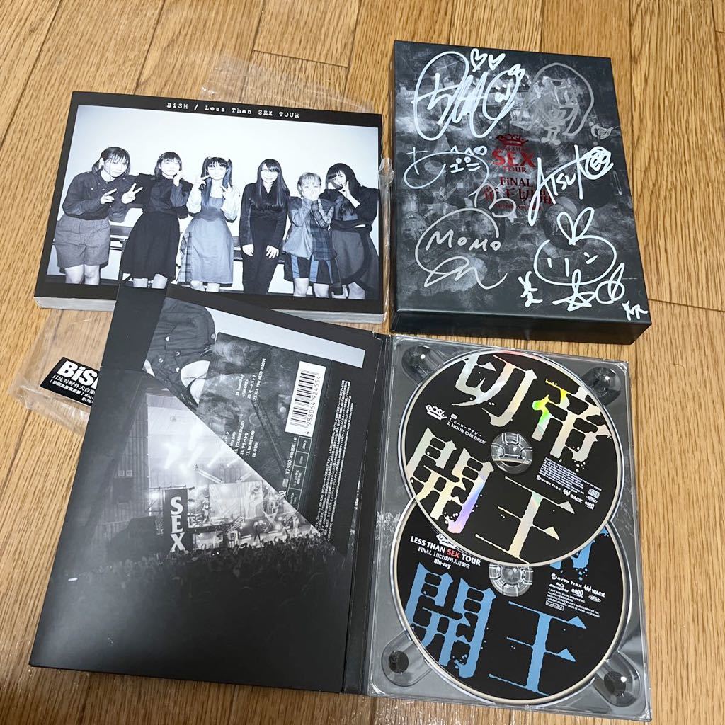 BiSH LESS THAN SEX TOUR FiNAL メンバー直筆サイン BiSH / 初回限定版 Blu-ray メンバー全員直筆サイン入りLess Than SEX