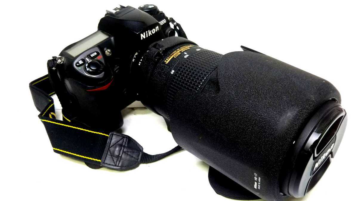 NIKON ニコン レンズ交換式一眼レフレックスタイプデジタルカメラ D200 