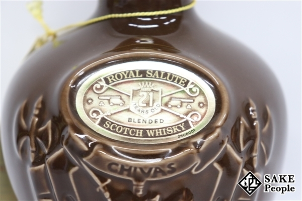 21年 ロイヤルサルート 茶 SALUTE 陶器 ウイスキー 陶器ボトル ◇注目! 中古ROYAL 赤 未開栓ROYAL 700ml スコッチ ロイヤル 巾着付(030404) (シーバスリーガル