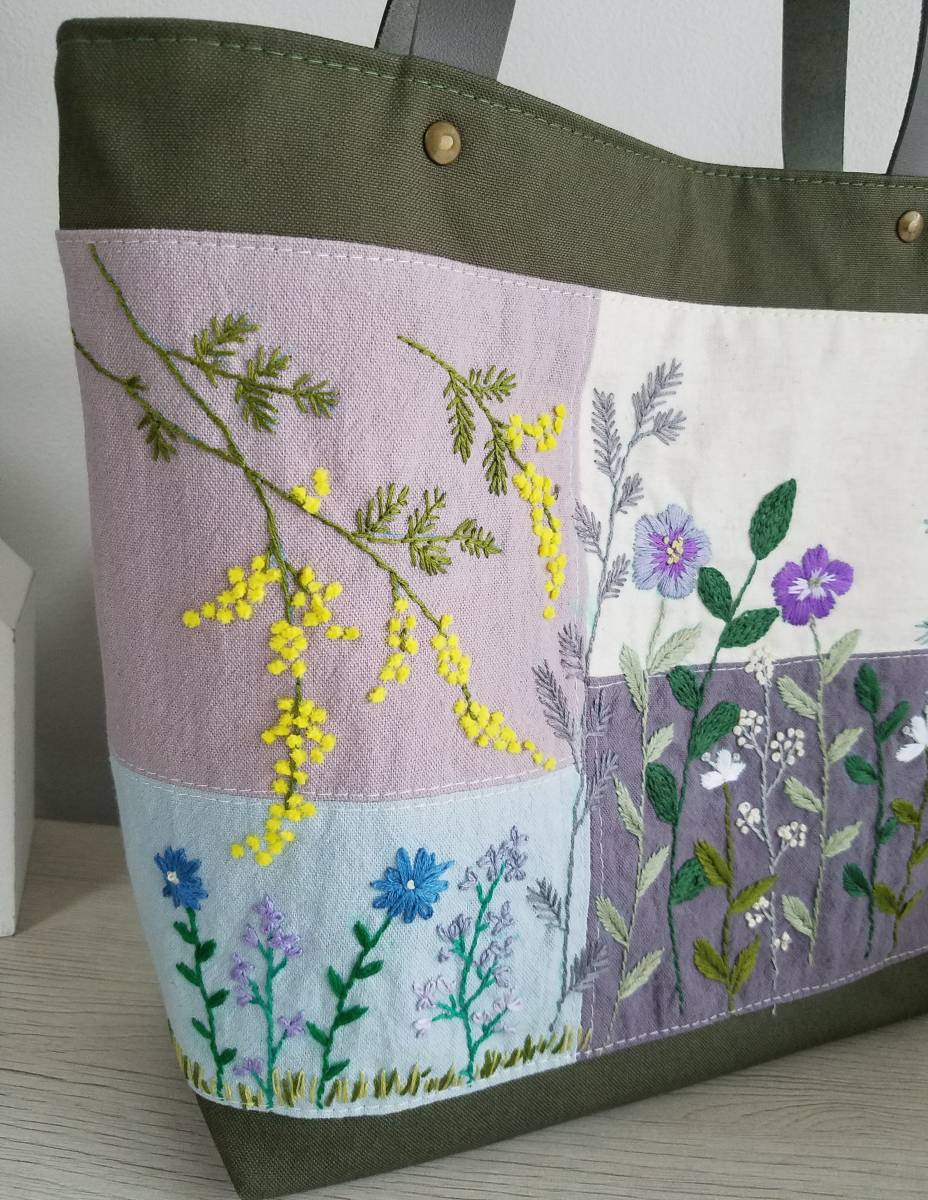 「お花のトートバッグ。」パッチワーク ハンドメイド 刺繍 ハンドメイド SALE 20%OFF パッチワーク。 お花。手刺繍。ナチュラル