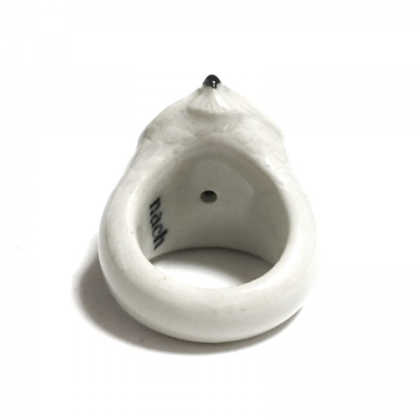 ナッシュ nach リング - 陶器 白×黒×イエロー フクロウ 美品 アクセサリー（指） ナッシュ リング - 白×グレー ウサギ 陶磁器素材の動物モチーフがユニーク＆キュート！フランス発の