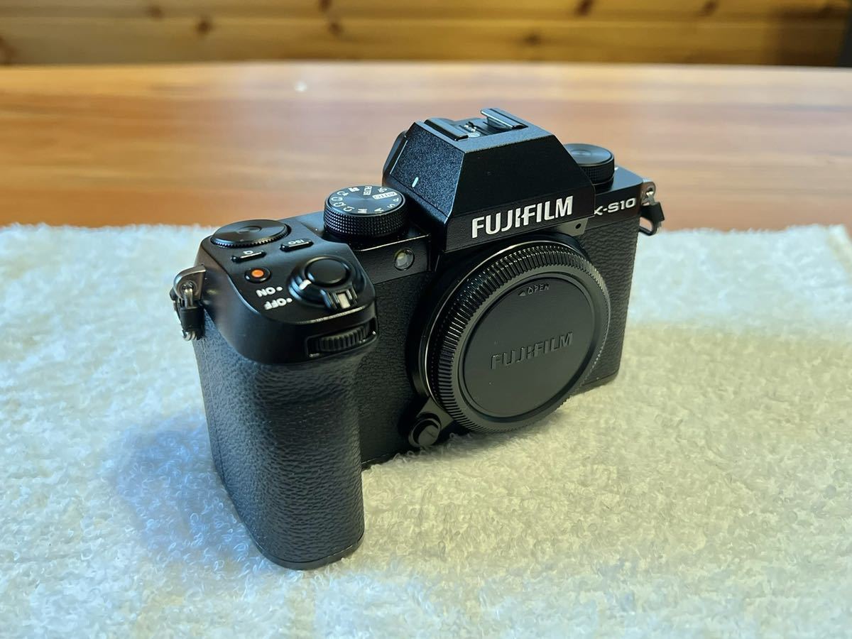 新品同様☆FUJIFILM X-S10ボディ☆シャッター数100回以下 
