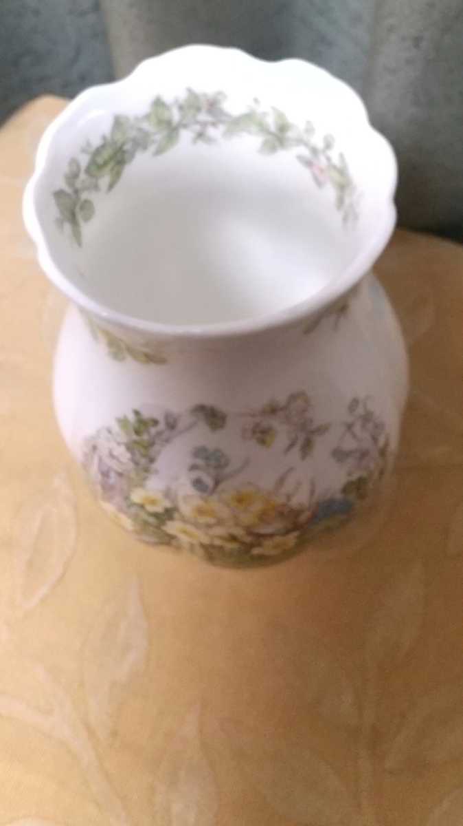 ブランブリーヘッジ ウインター スモールサイズ フラワーベース 花瓶 ロイヤル・ドルトン ブランブリーヘッジ ウインター 花瓶