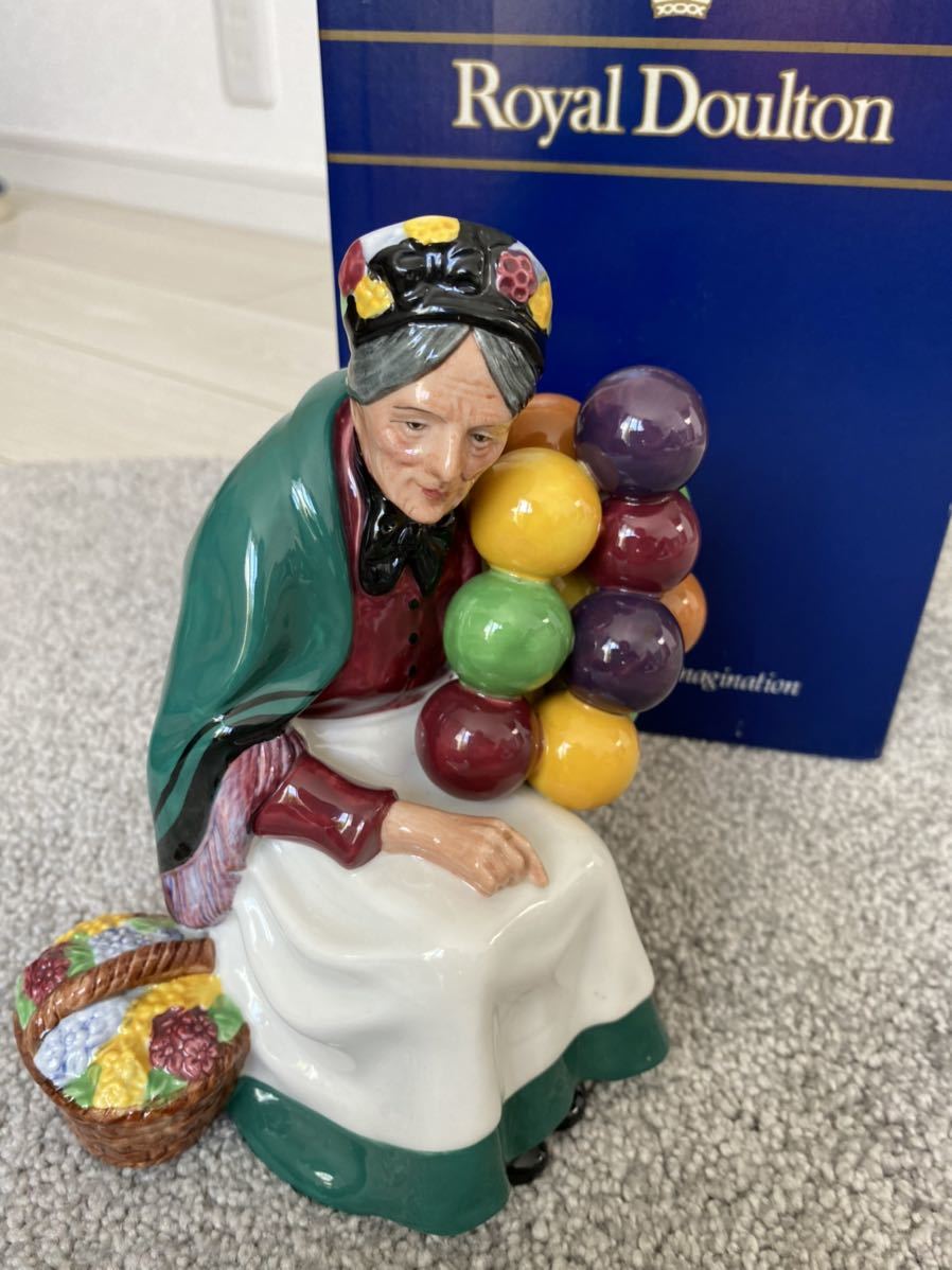ロイヤルドルトン 新品未使用 フィギュリン 風船売りのおばあさん 