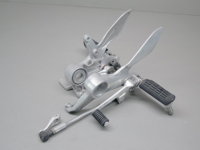 【お得，新作】 VTR1000F ファイヤーストーム SC36 純正 ステップ 左右セット MBB SW2949(ホンダ用)｜売買されたオークション情報、yahooの商品情報をアーカイブ公開 - オークファン ホンダ用