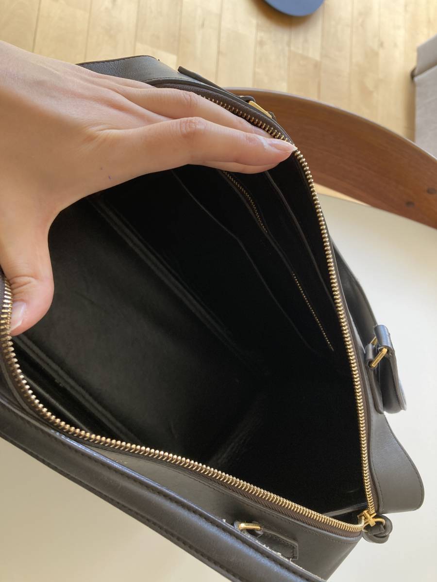 CELINE (セリーヌ) リングバッグSMALL ダークトープ/フィービー ハンドバッグ レザーショルダー CELINE by Phoebe ショルダー 新生セリーヌ、フィービー・ファイロ期の名作アイコンバッグ |