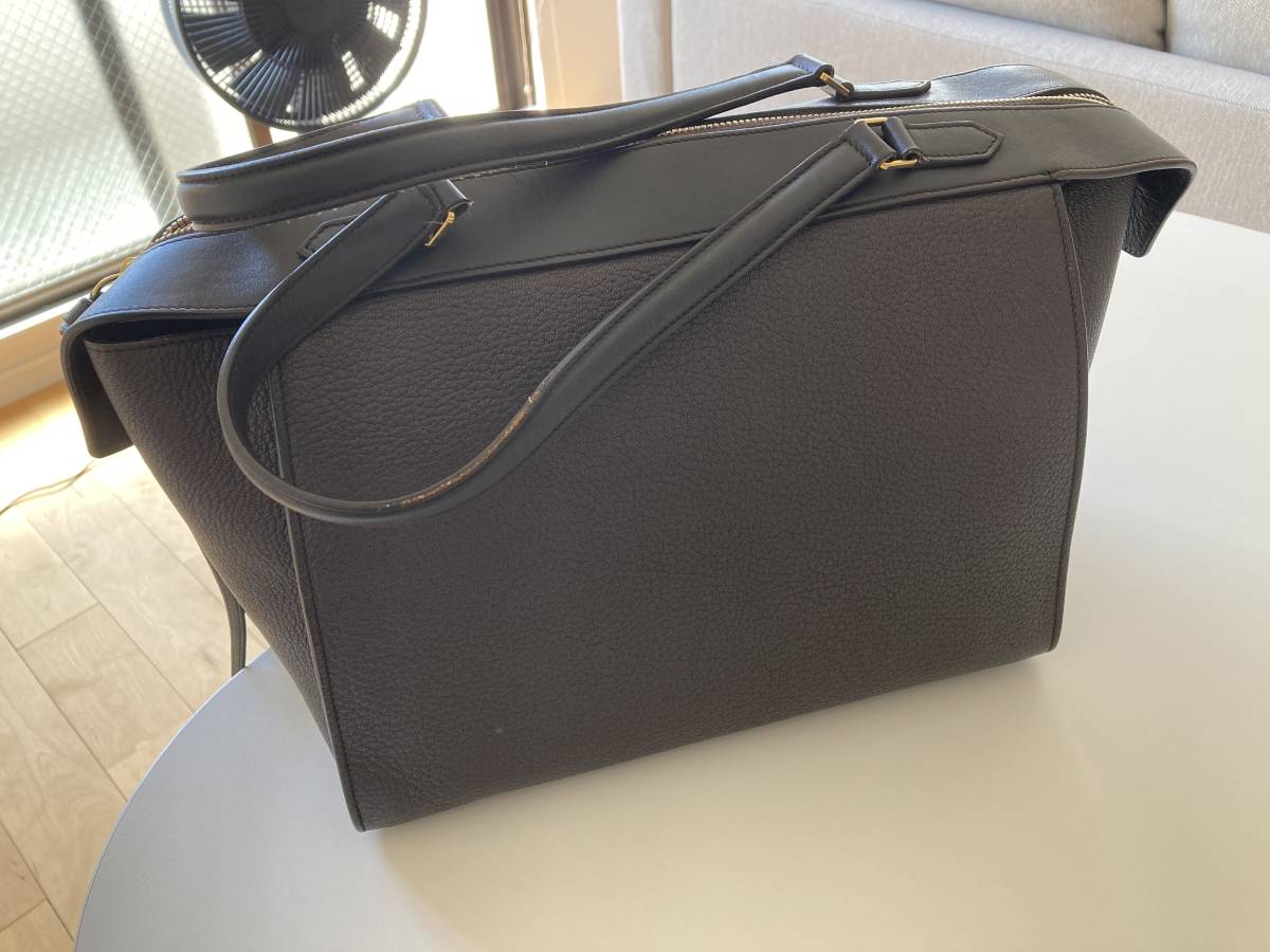 CELINE (セリーヌ) リングバッグSMALL ダークトープ/フィービー ハンドバッグ レザーショルダー CELINE by Phoebe ショルダー 新生セリーヌ、フィービー・ファイロ期の名作アイコンバッグ |