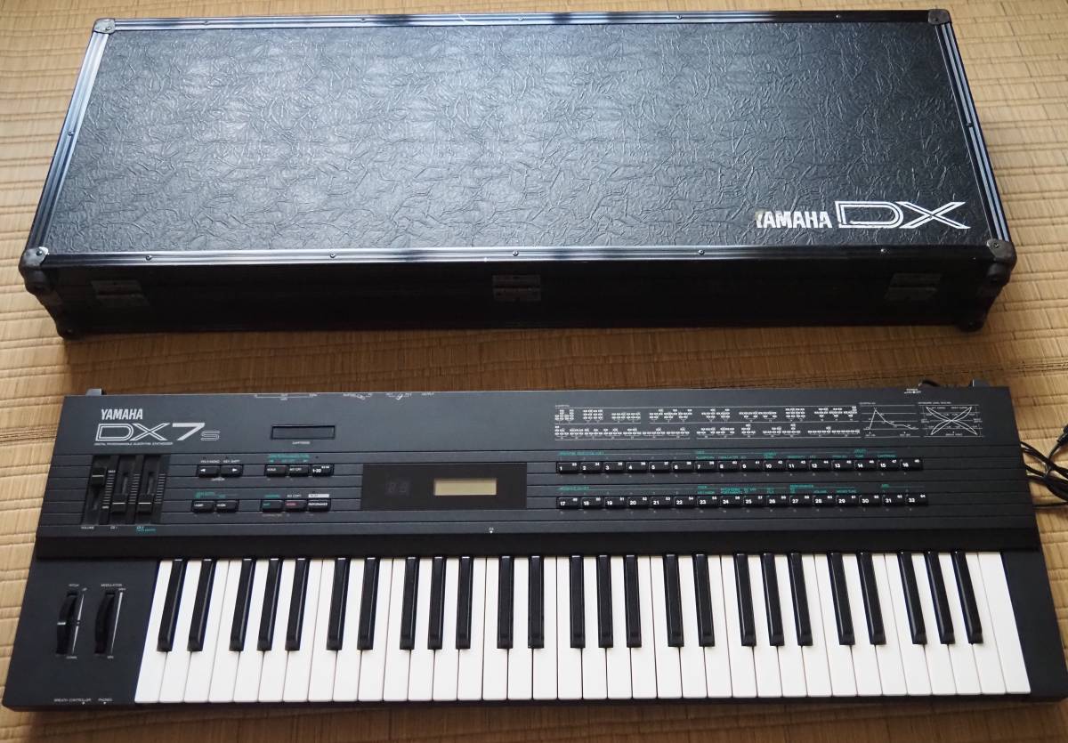 YAMAHA DX7S シンセサイザー 【 専用ハードケース＋ROM3個付 