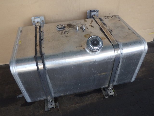 新品，人気SALE r482-61 アルミ製 燃料タンク タンク ステー 1030&times;600&times;505 1-0 300リットル トラック タンク トラクタ クオン(トラック、ダンプ)｜売買されたオークション情報、yahooの商品情報をアーカイブ その他